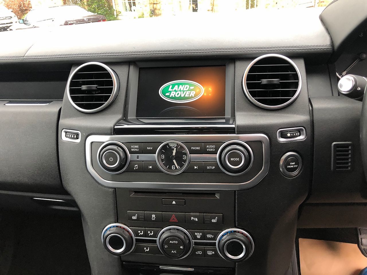 2016 LAND ROVER Discovery 3.0 SDV6 Landmark - Picture 10 of 14
