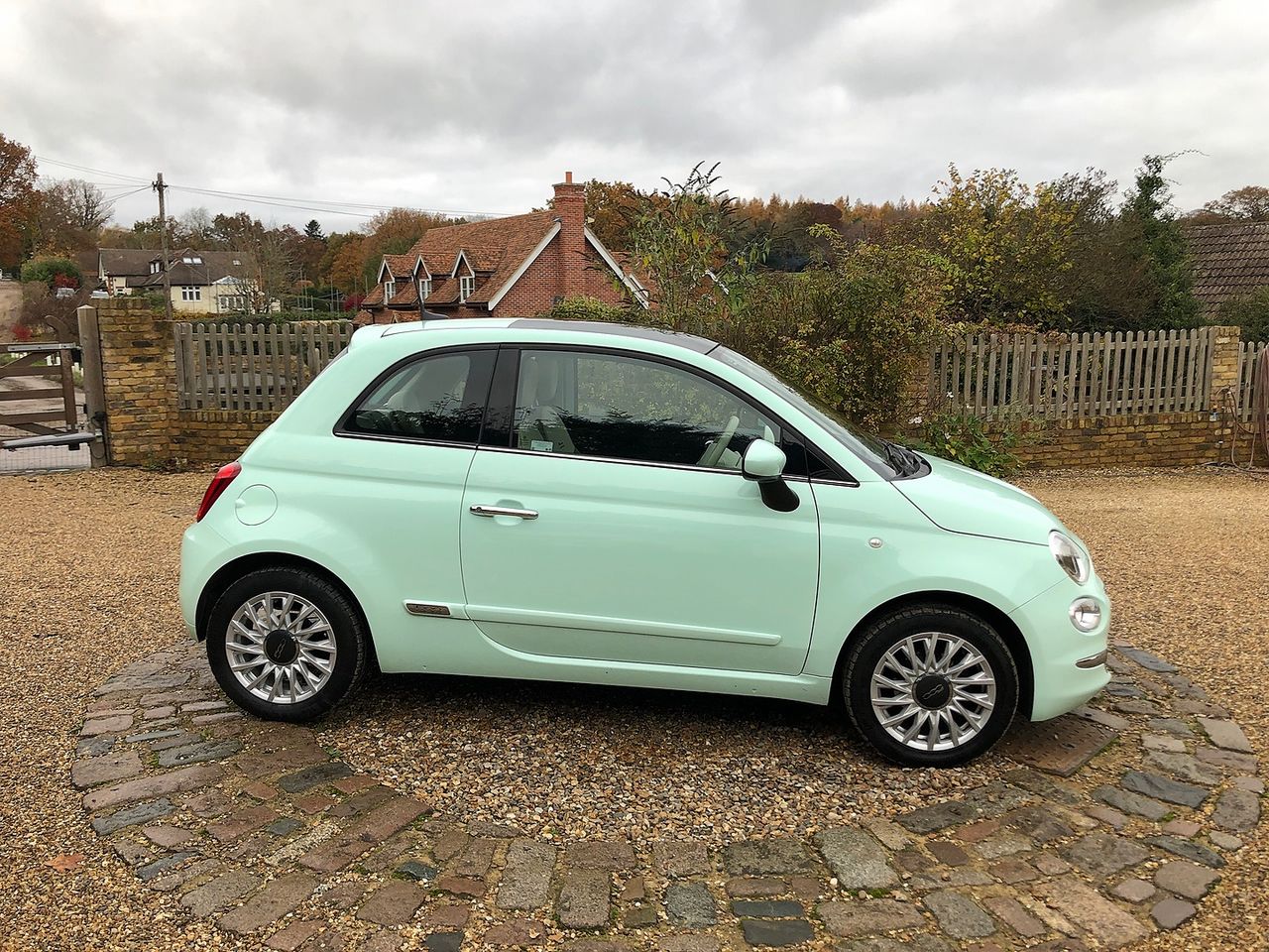 2017 FIAT 500 1.2i Lounge S/S ECO - Picture 3 of 11